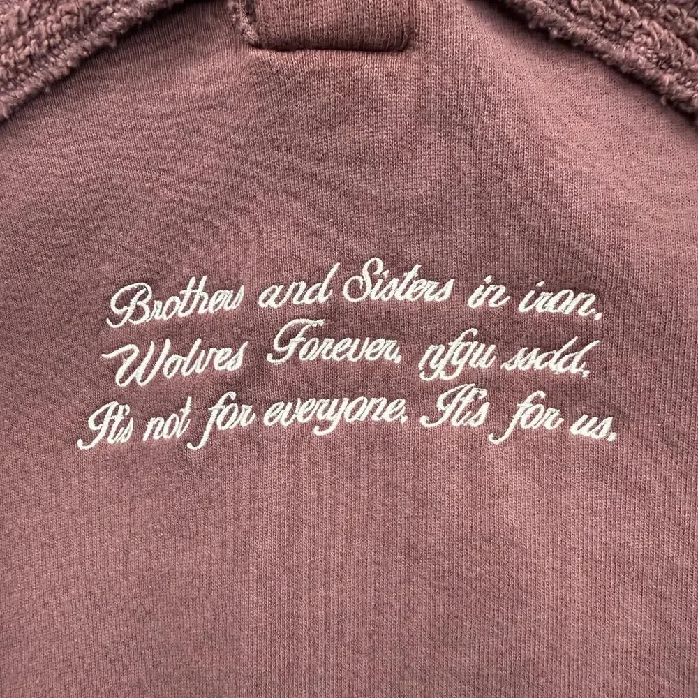 Darc Sport Women's Mauve Crewneck Sweatshirt with Tiger Graphics